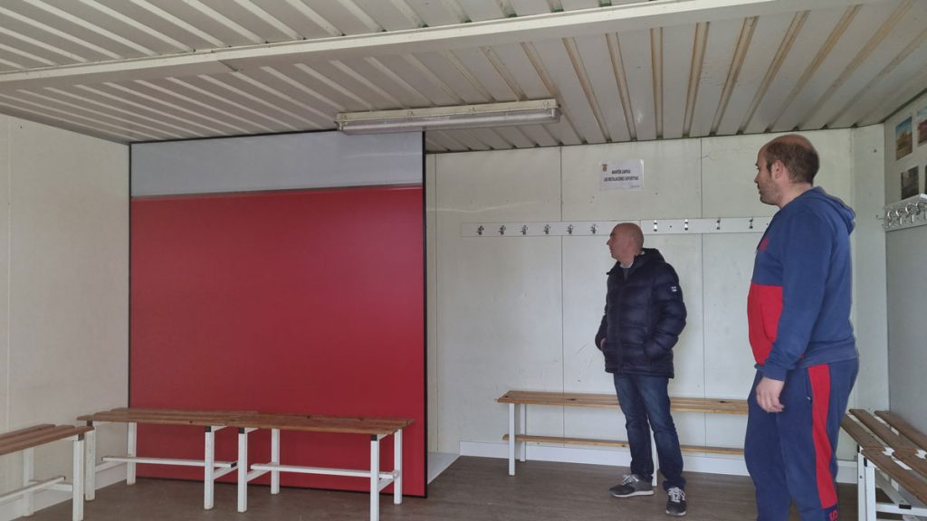 El alcalde y el concejal de deportes visitando las instalaciones