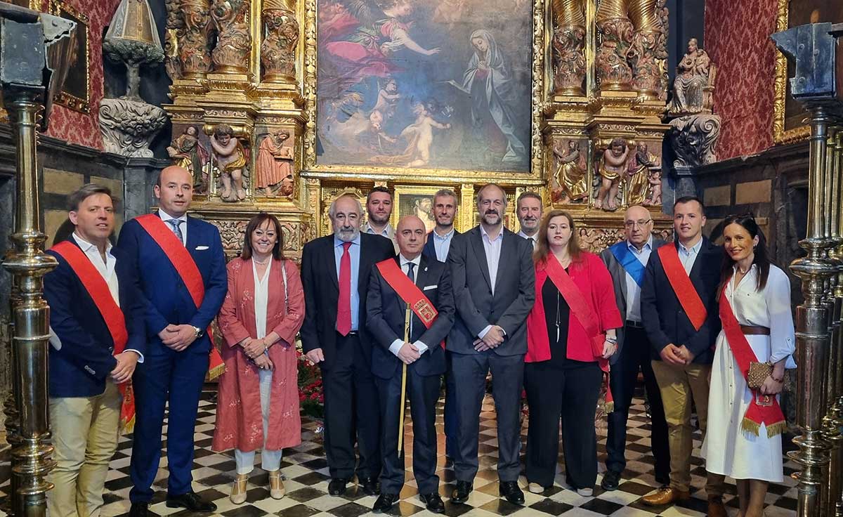 Autoridades en la capilla del Ecce Homo