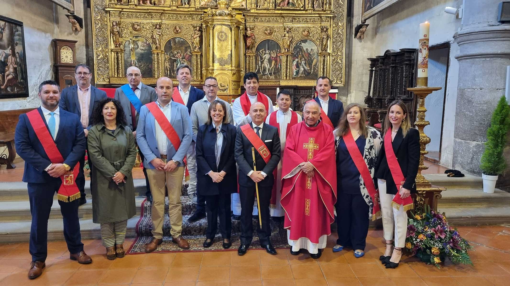 Autoridades en misa