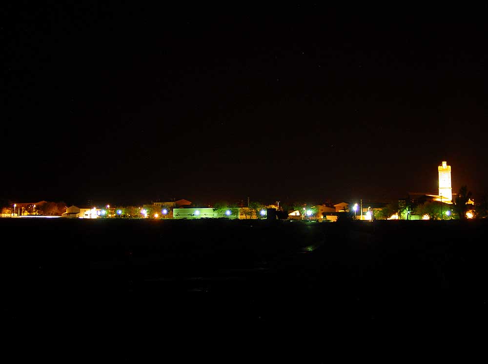 la noche sobre longares