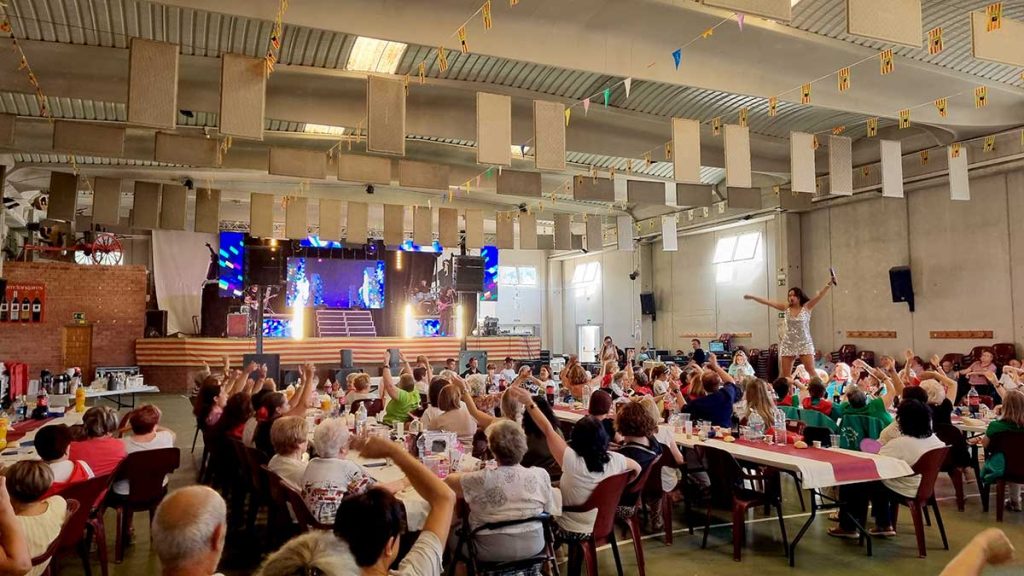 Las orquestas pusieron la música en el pabellón